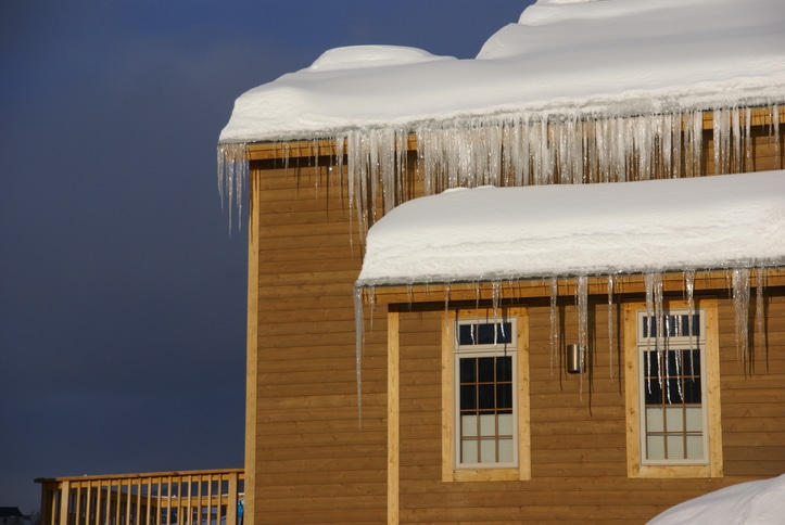 how do ice dams damage roofs