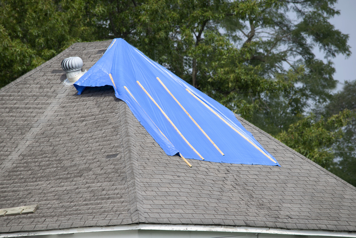 does home insurance cover roof leaks