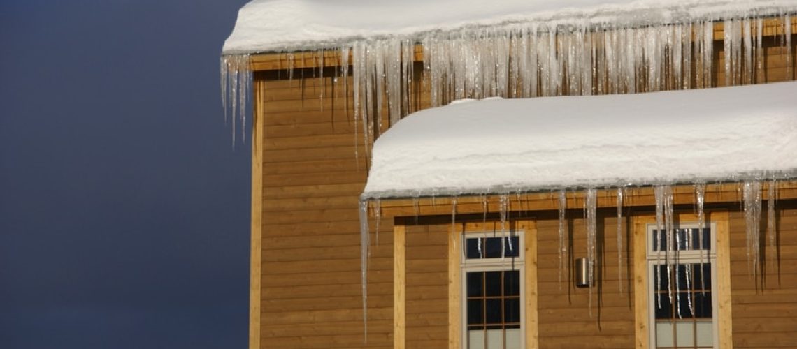 how do ice dams damage roofs